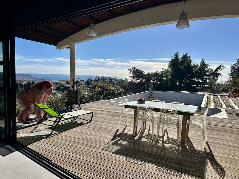 Maison - 240 m² - 6 pièces