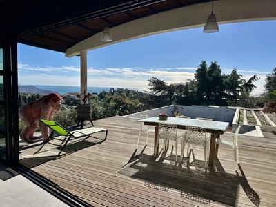 Maison - 240 m² - 6 pièces