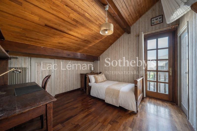 Maison - 300 m² - 8 pièces