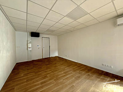 Local d'activités - 67 m² - 1 pièce