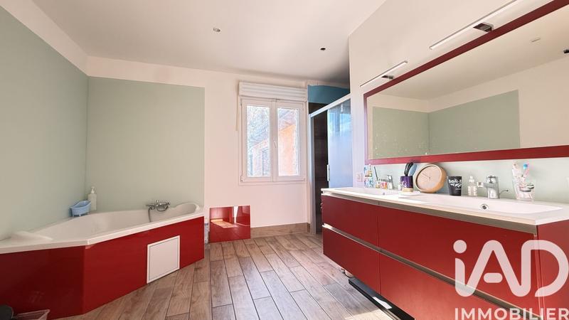 Maison - 290 m² - 9 pièces