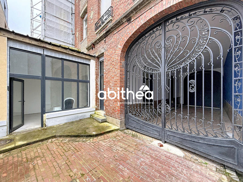 Maison - 280 m² - 11 pièces