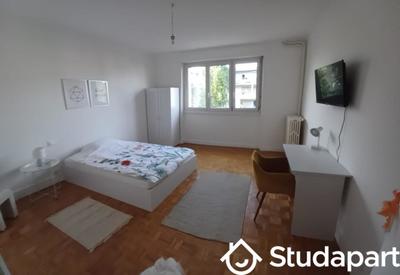 Chambre - 11 m² - 1 pièce