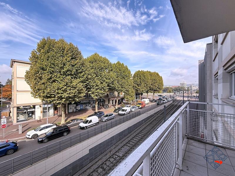 Appartement - 93 m² - 6 pièces