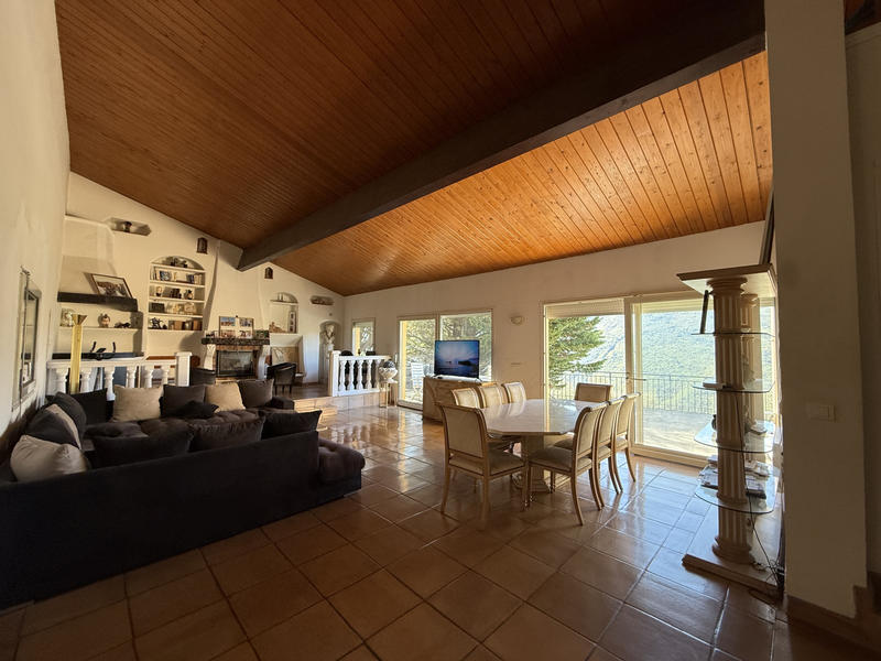 Maison - 265 m² - 6 pièces