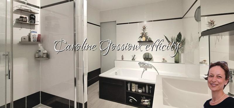 Pavillon - 213 m² - 12 pièces