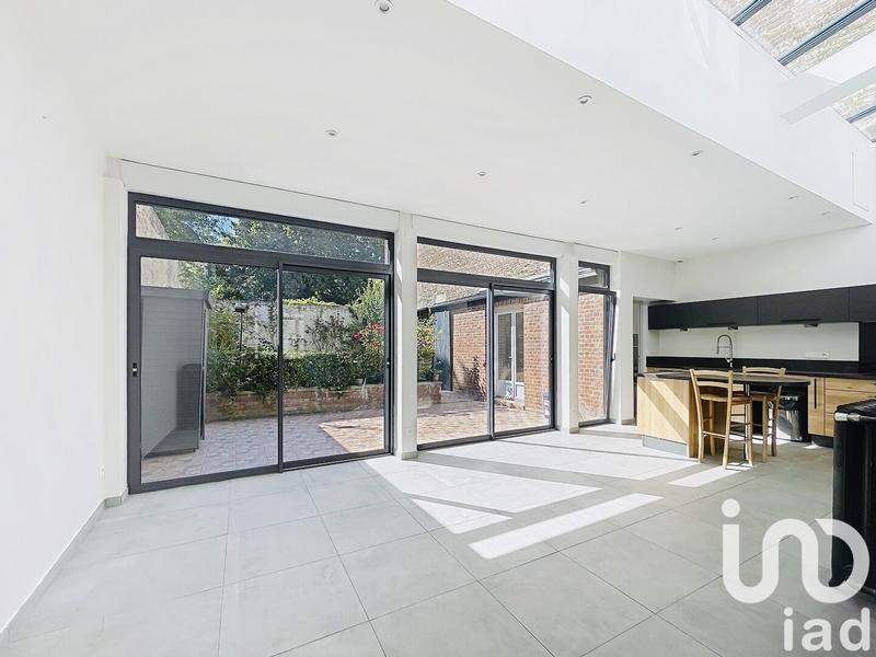 Maison - 242 m² - 8 pièces