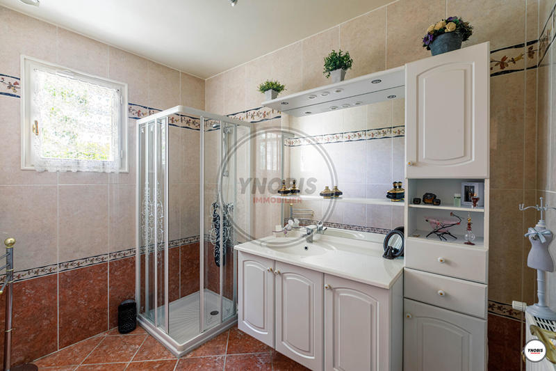 Maison - 236 m² - 9 pièces