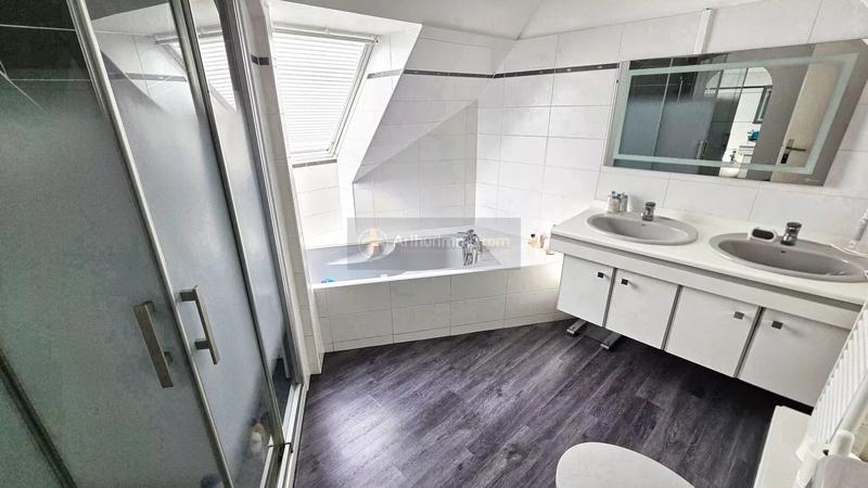 Maison - 92 m² - 5 pièces