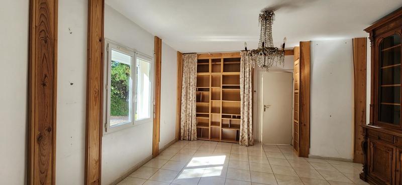 Maison - 370 m² - 9 pièces