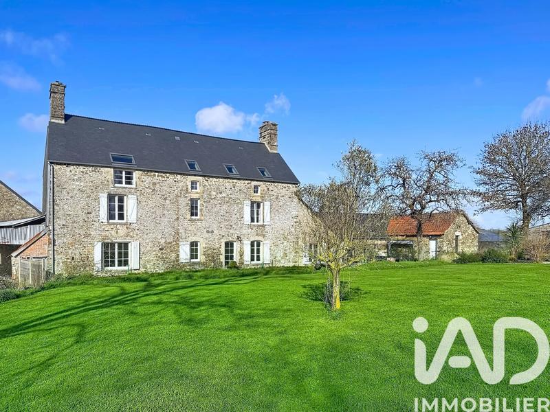 Maison - 247 m² - 10 pièces