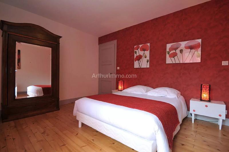 Maison - 742 m² - 12 pièces