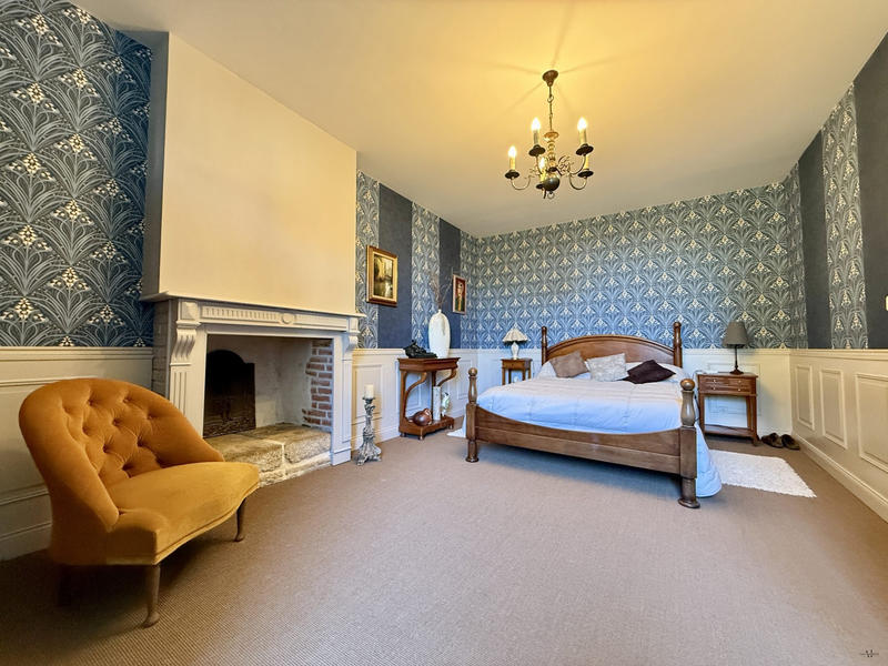 Maison - 270 m² - 6 pièces