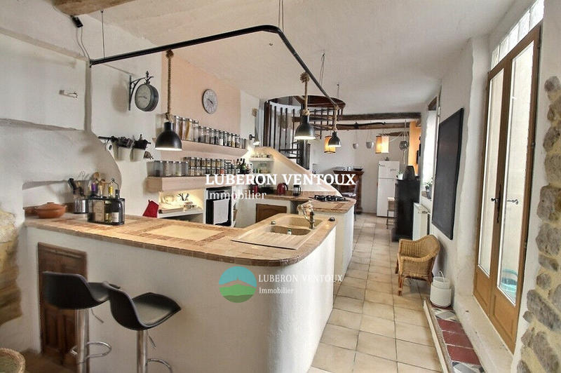 Maison - 230 m² - 8 pièces