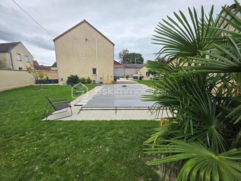 Maison traditionnelle - 165 m² - 7 pièces