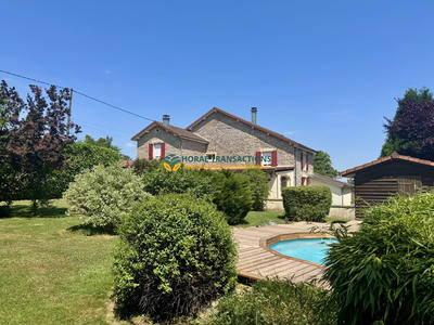 Maison - 250 m² - 8 pièces