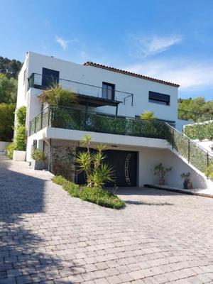 Maison - 218 m² - 7 pièces