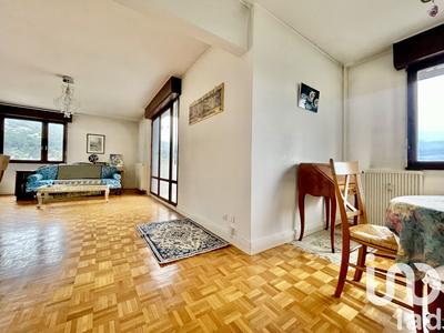 Appartement - 99 m² - 4 pièces