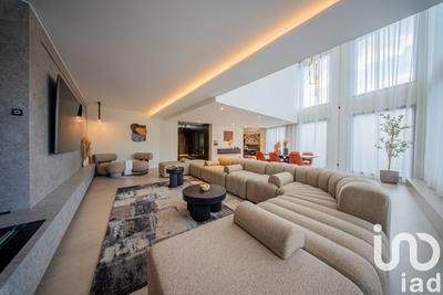 Maison - 560 m² - 7 pièces