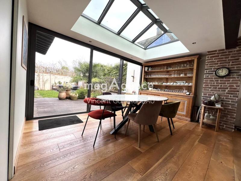 Maison - 208 m² - 9 pièces