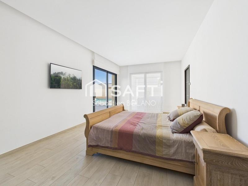 Maison - 250 m² - 6 pièces