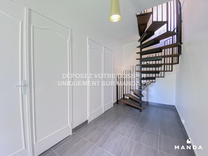 Chambre - 9 m² - 5 pièces