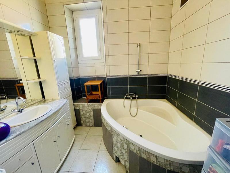 Maison - 198 m² - 7 pièces