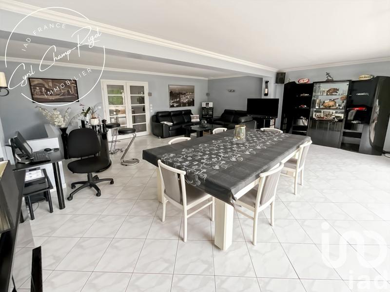 Maison - 151 m² - 8 pièces