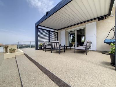 Maison - 260 m² - 8 pièces