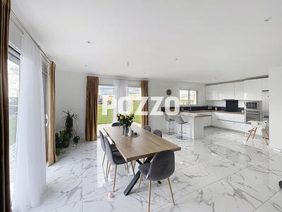 Maison - 121 m² - 6 pièces