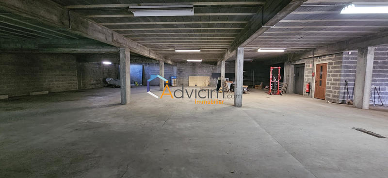 Entrepôt - 1 651 m²