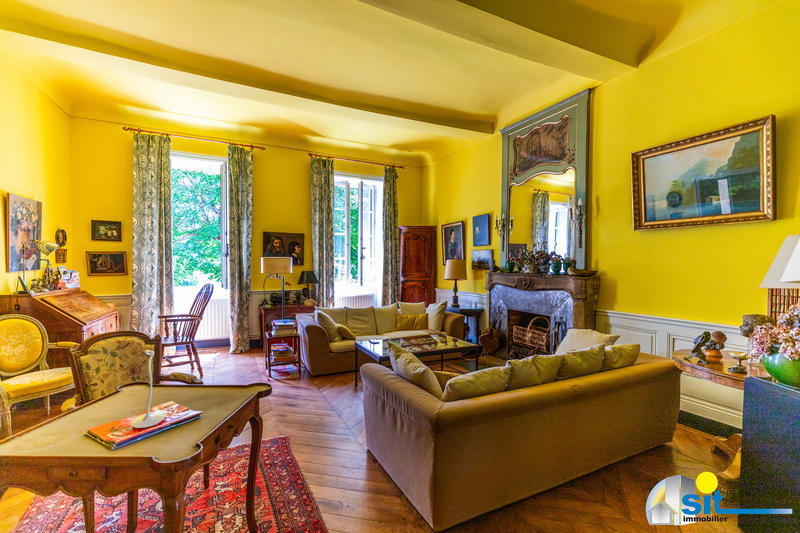 Propriété - 320 m² - 12 pièces