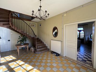 Maison - 630 m² - 9 pièces