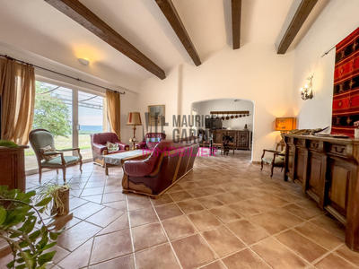 Maison - 250 m² - 9 pièces