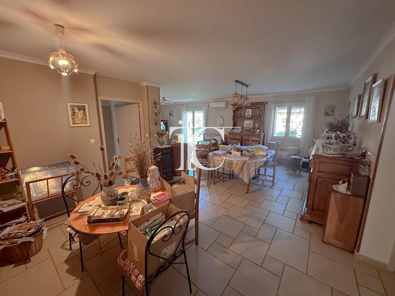 Maison - 245 m² - 8 pièces
