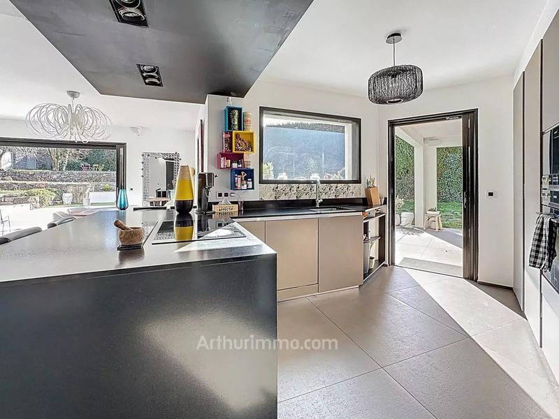 Maison - 140 m² - 5 pièces