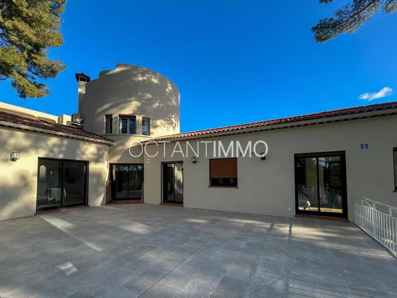 Maison - 170 m² - 5 pièces