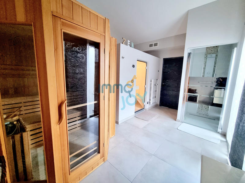 Maison - 257 m² - 10 pièces