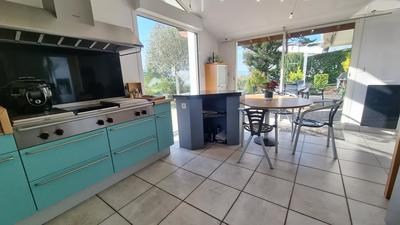 Villa - 214 m² - 6 pièces