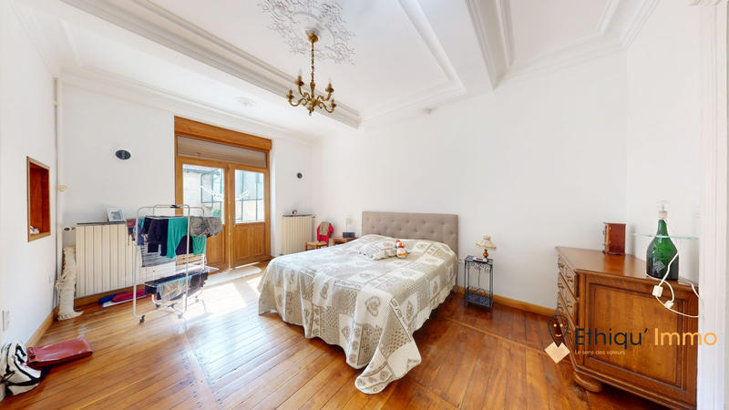 Maison - 287 m² - 8 pièces