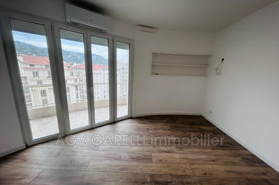 Appartement - 100 m² - 5 pièces