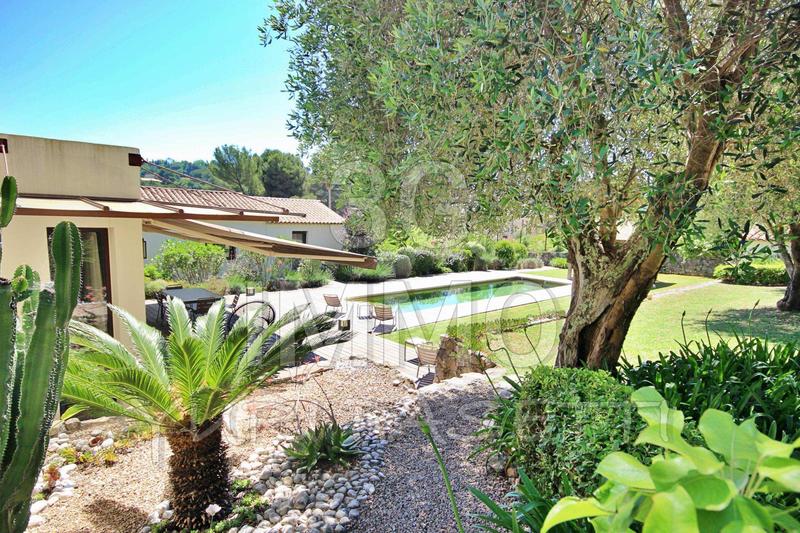 Villa - 260 m² - 6 pièces