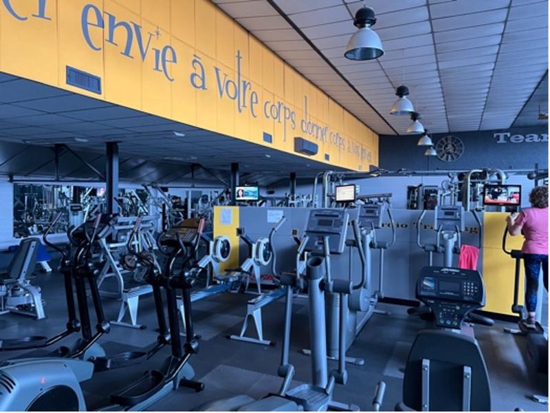 Local commercial - 1 221 m² - 8 pièces