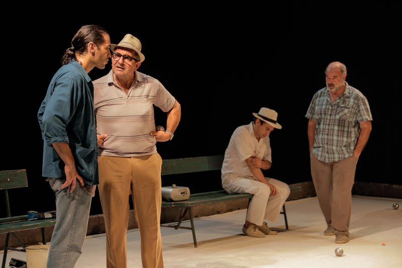 Les pieds tanqués, quand les mémoires s’entrechoquent