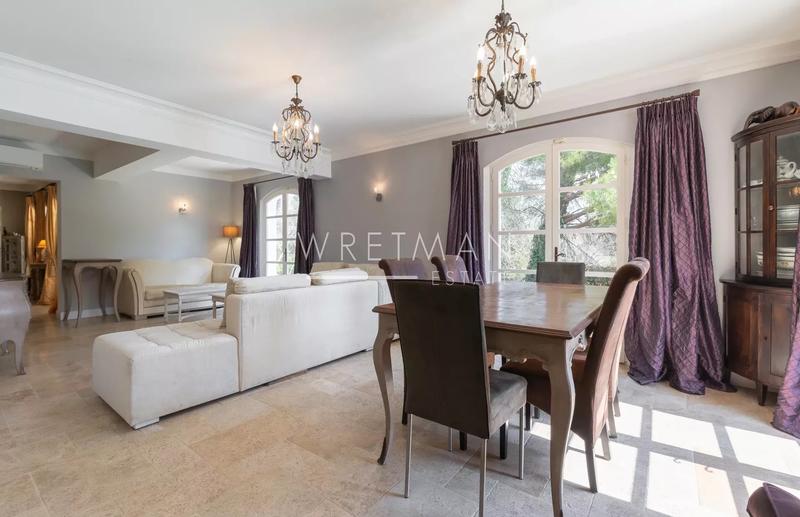 Maison - 280 m² - 7 pièces