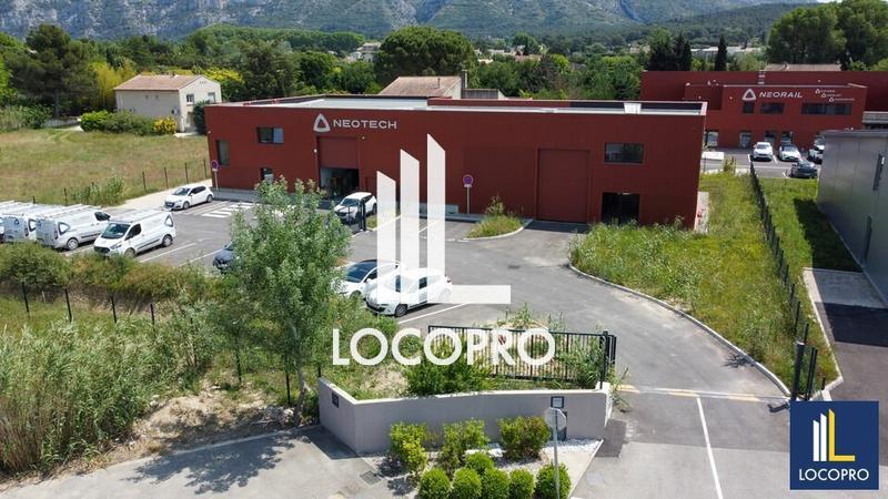 Local d'activité / Entrepôt - 252 m²