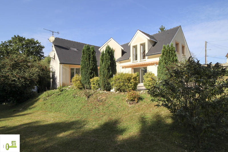 Maison - 270 m² - 8 pièces