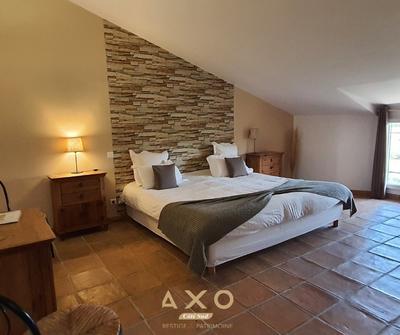 Mas - 1 000 m² - 14 pièces