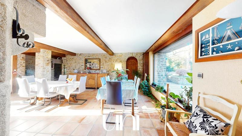 Maison - 587 m² - 11 pièces