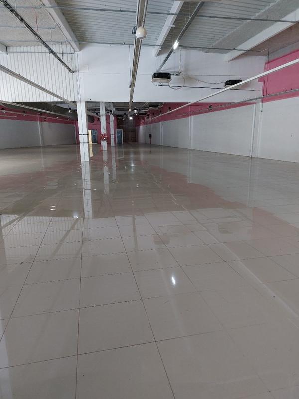 Local commercial - 700 m²